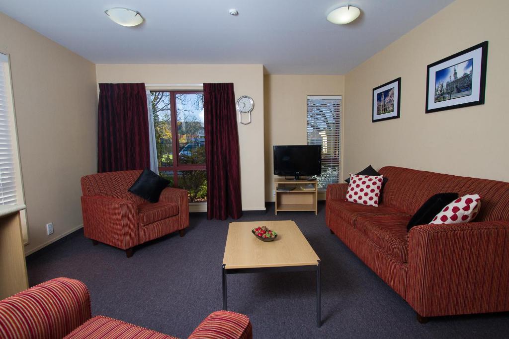 Alhambra Oaks Motor Lodge Dunedin Room photo