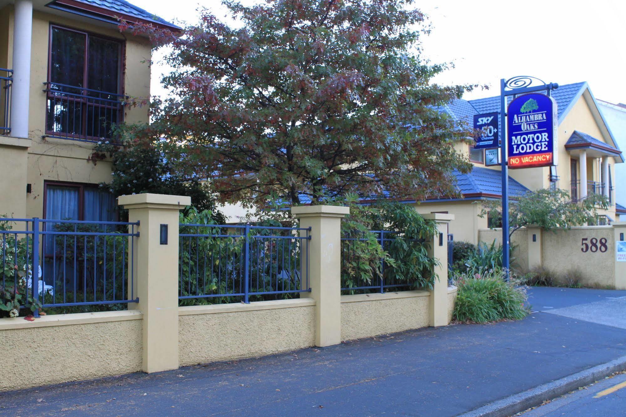 Alhambra Oaks Motor Lodge Dunedin Exterior photo
